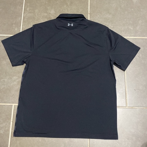 Under Armour polo. Size XL - Picture 4 of 4